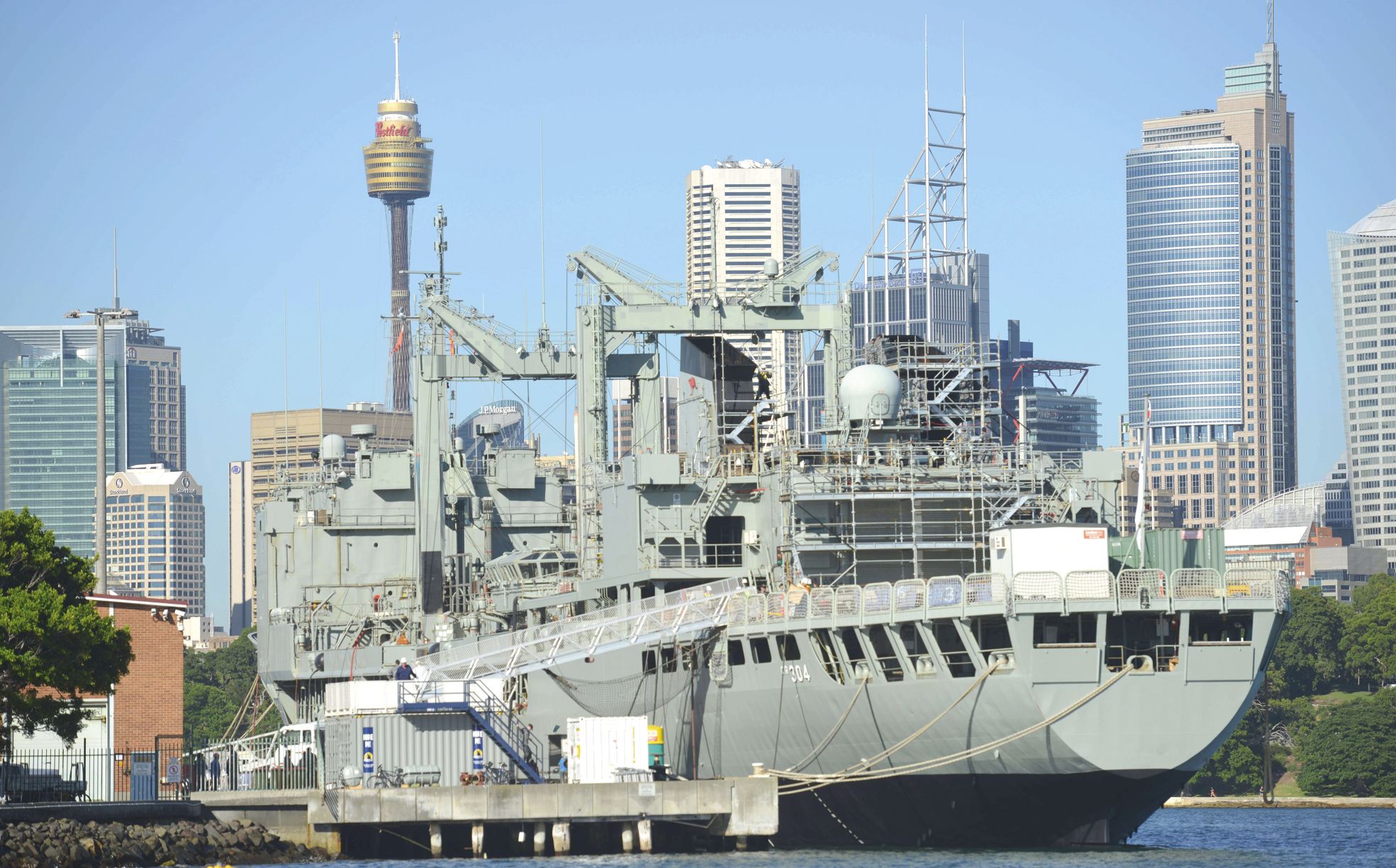 Sydney, le 25 février. Le HMAS Success à la base navale de Garden Island.