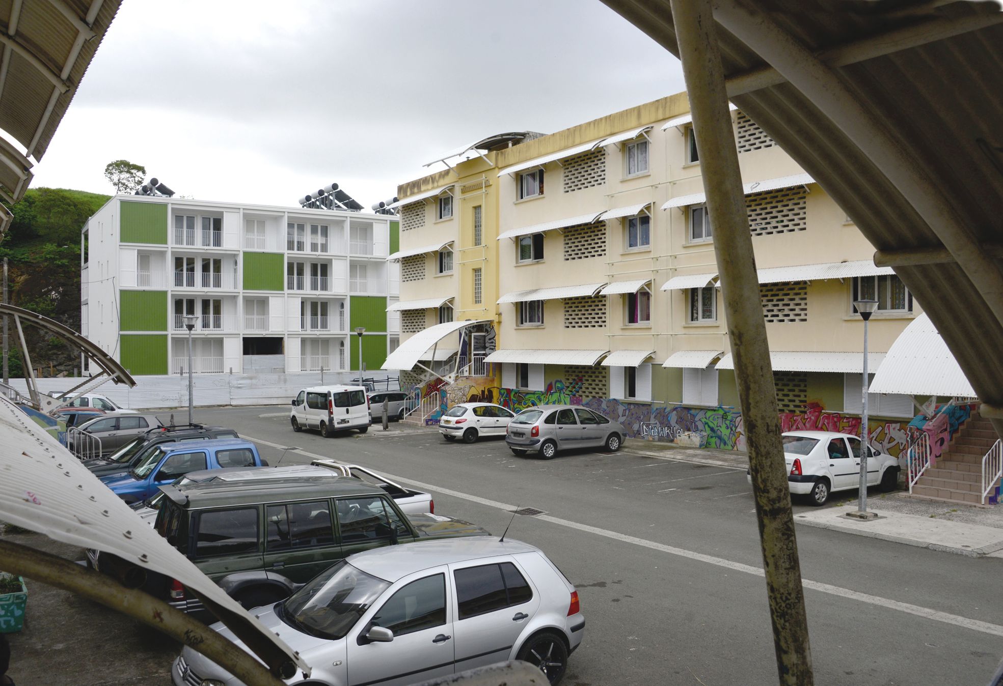 Riverstar, février 2016. Au cœur de la vieille cité qui donne sur la rue Lévesque, le bâtiment Anémone attire le regard avec sa façade toute neuve  en domino blanc et vert. Mercredi, Nathalie Chaine, du FSH, montrait l'intérieur à Josette Kiki, représenta