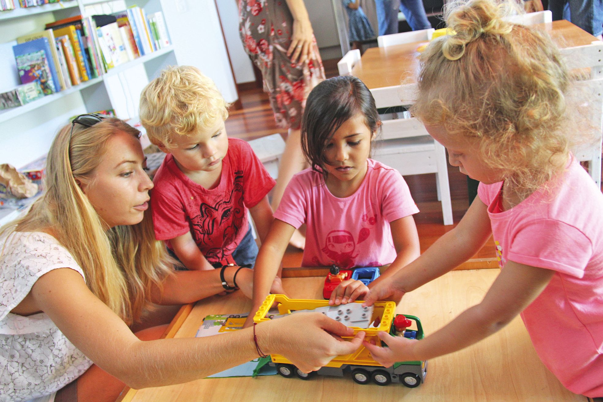 Educatrice de jeunes enfants, Caroline est facilitatrice. Elle initiera les enfants à l'autonomie, en restant à leur écoute.