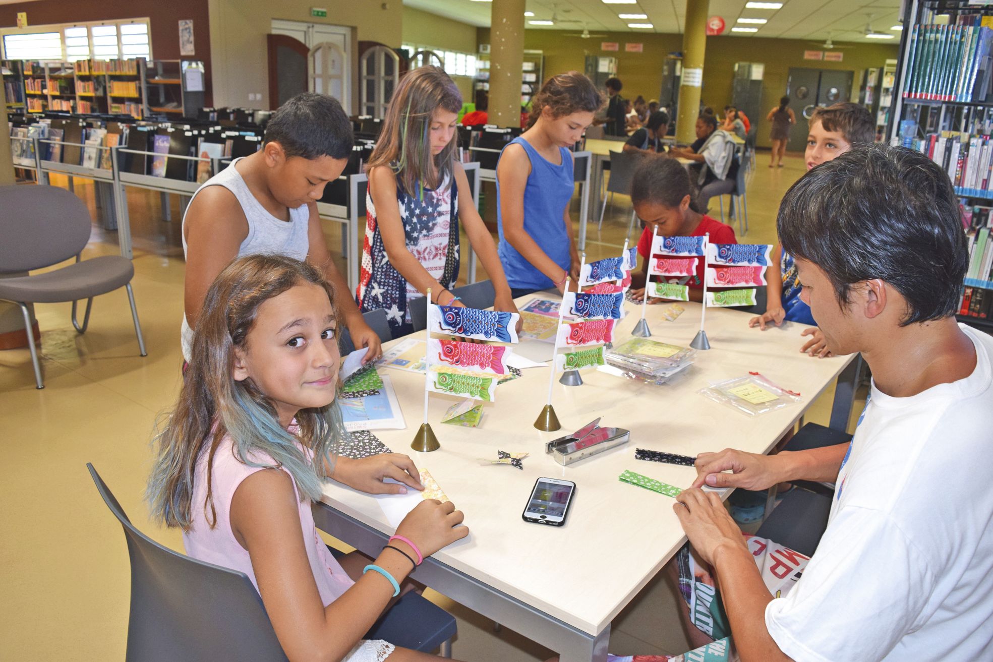 Certains enfants ont davantage été inspirés par l'atelier dédié à la création d'origami.