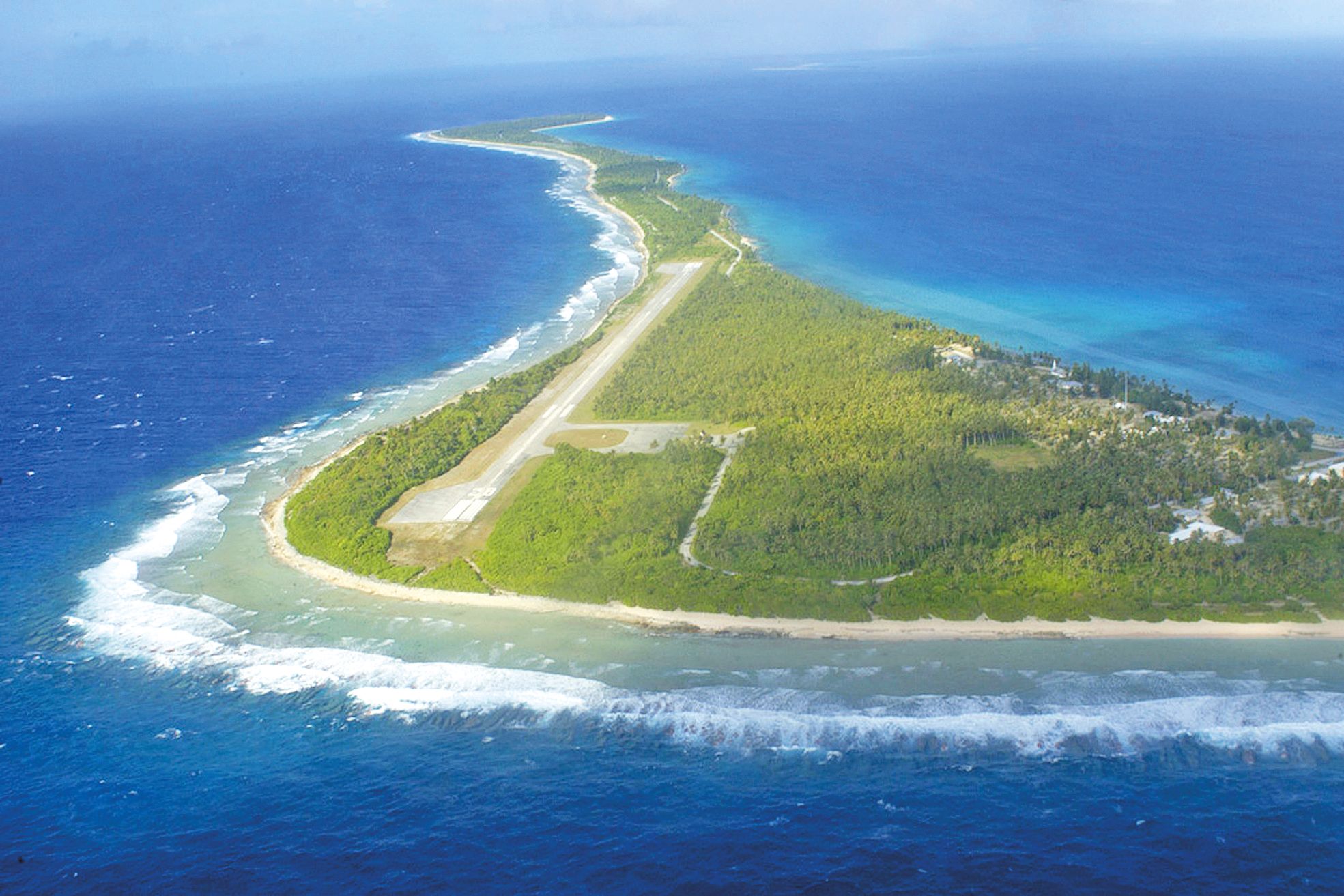 Ile de Rongelap. Les Etats-Unis y ont fait un essai le 1er mars 1954. Les habitants n'ont pas été évacués tout de suite  et sont retournés vivre sur leur île en 1957. En 1985, ils ont demandé à Greenpace de les aider à la quitter.