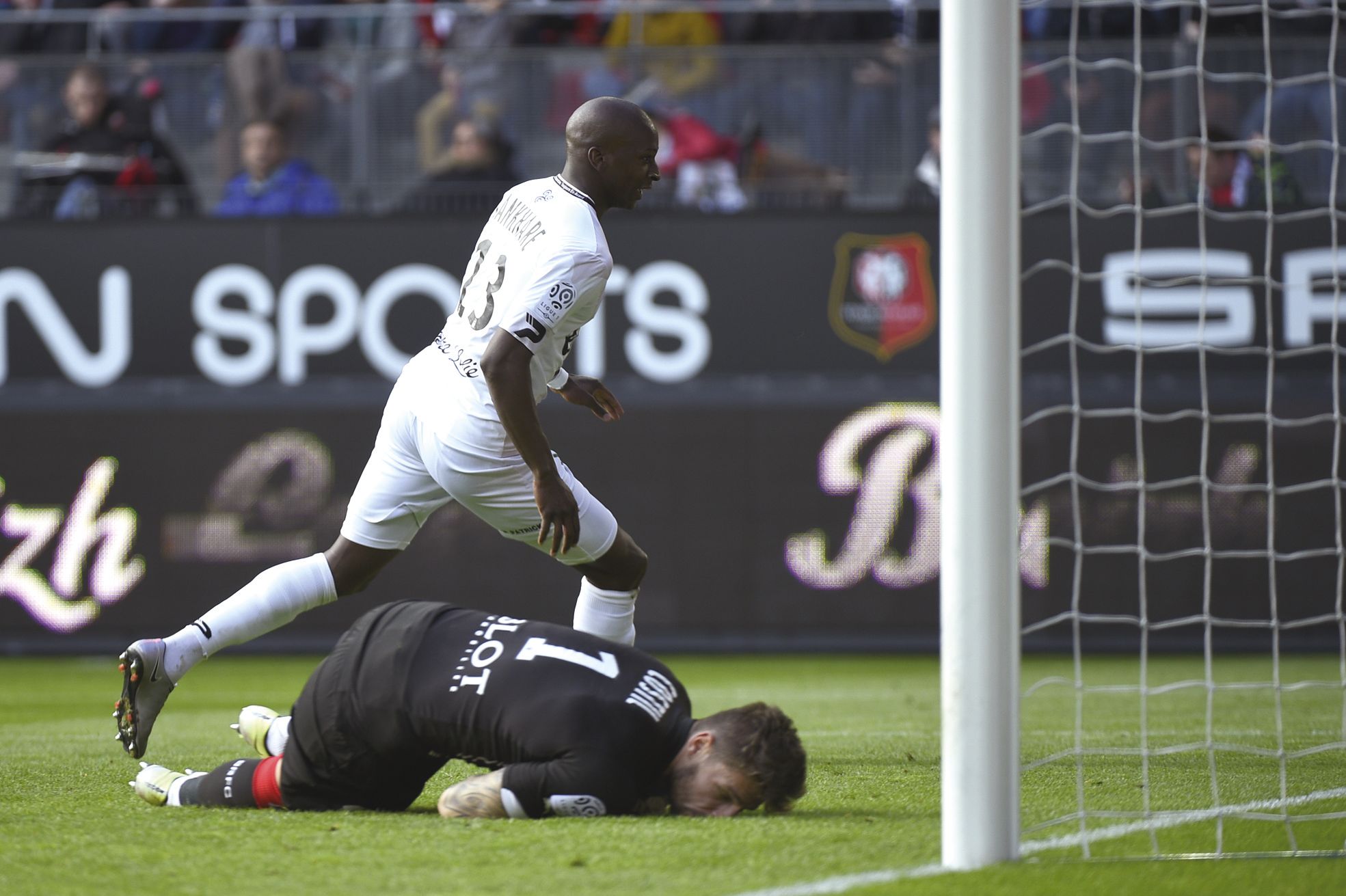 Rennes, hier. Dans le derby breton, les Rennais ont manqué l'occasion de s'approcher du podium après l'humiliation subie (3-0) à domicile face à Guingamp (ici en blanc).