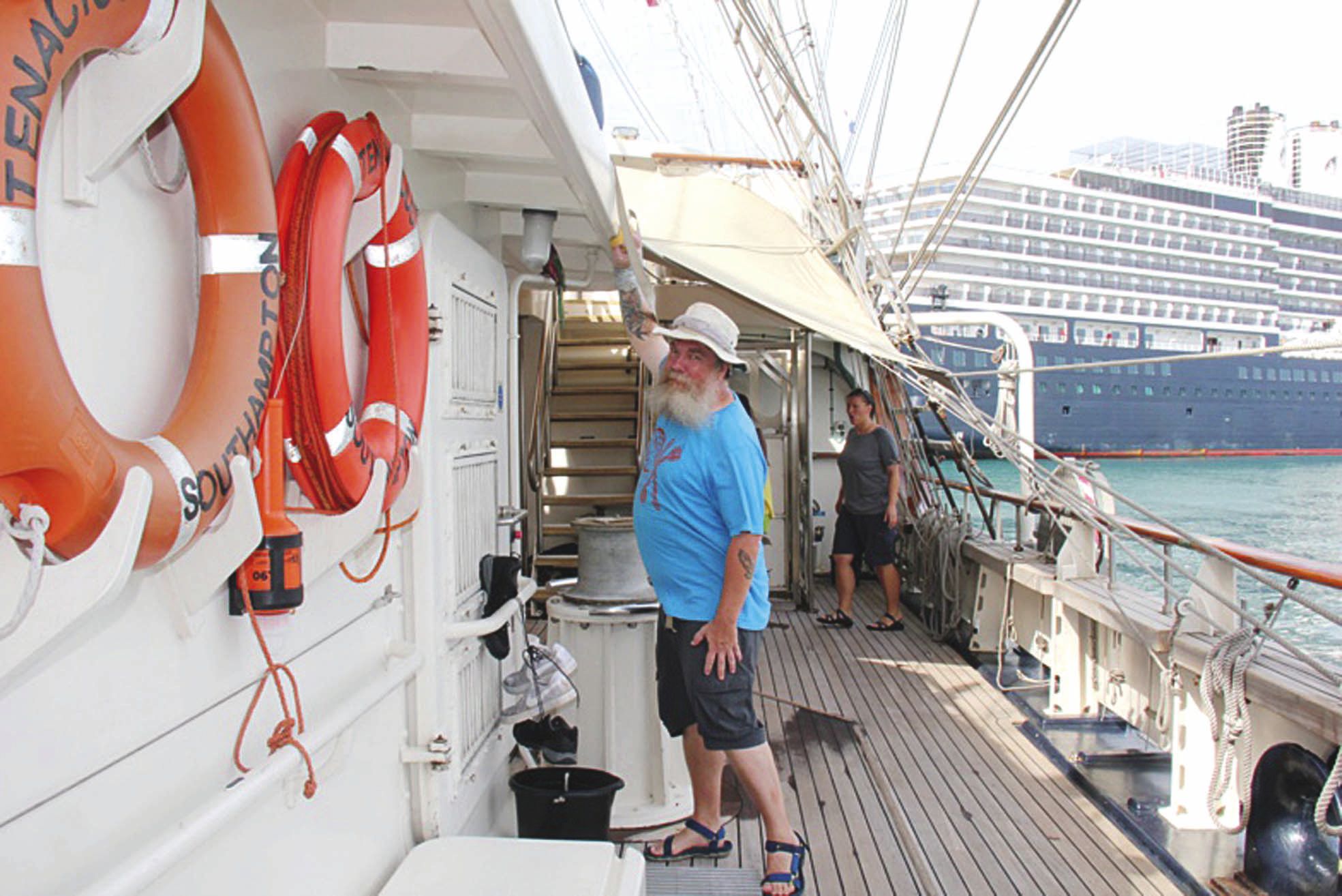 Jour de grand nettoyage, vendredi, à Papeete, pour ces « croisiéristes » pas comme les autres. 