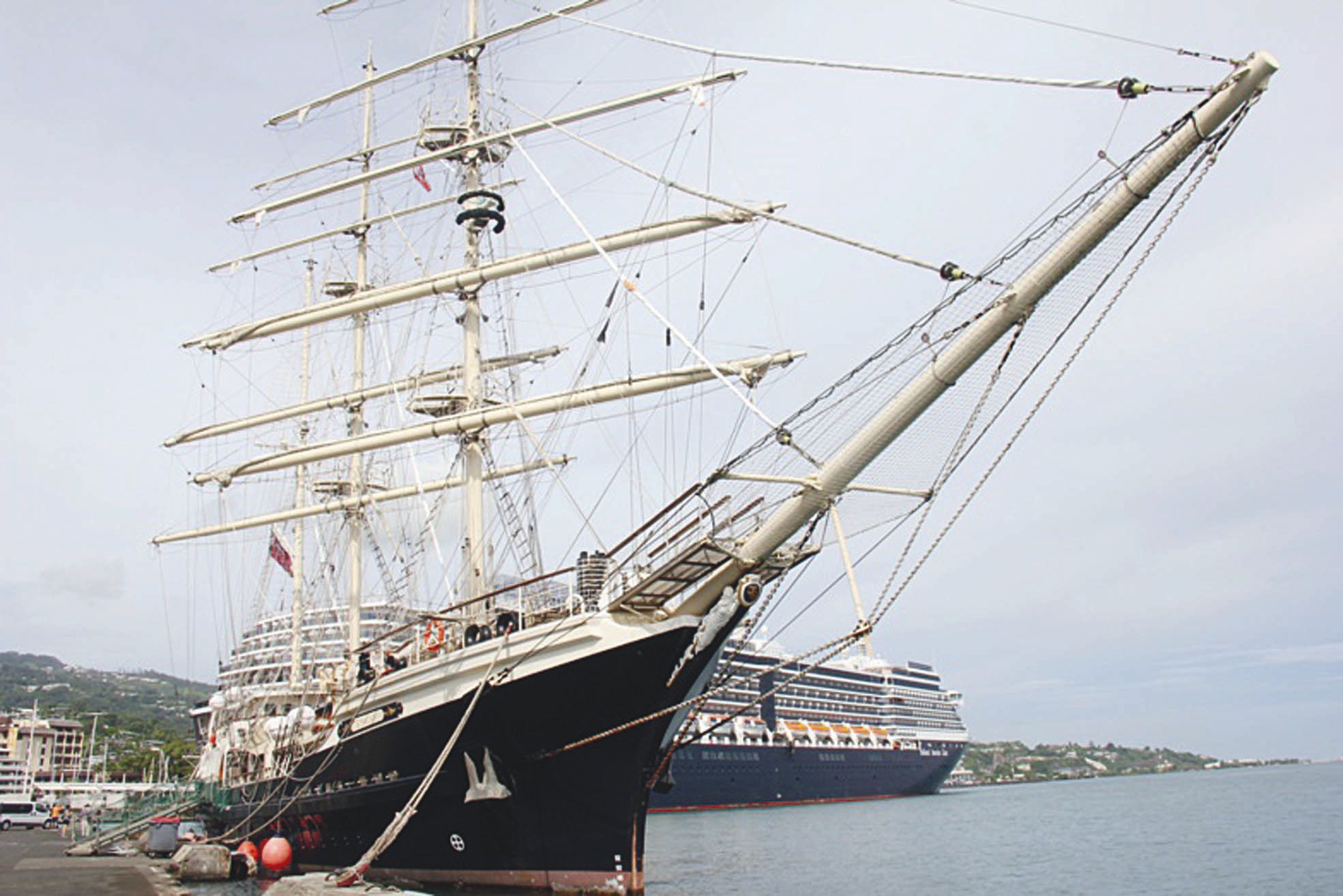 Le Tenacious a fière allure dans la rade de Papeete. A son bord, 29 handicapés qui découvrent le Pacifique. Comme Craig, non-voyant : « La voile, c'est très tactile, très physique, le vent, le son, l'océan, la façon dont le bateau se comporte. Je suis mêm