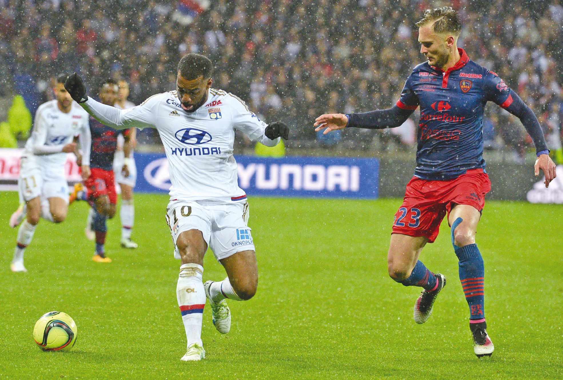 Lyon, hier. Lacazette (en blanc) n'a pas marqué, mais les Rhodaniens ont inscrit deux buts en première mi-temps.