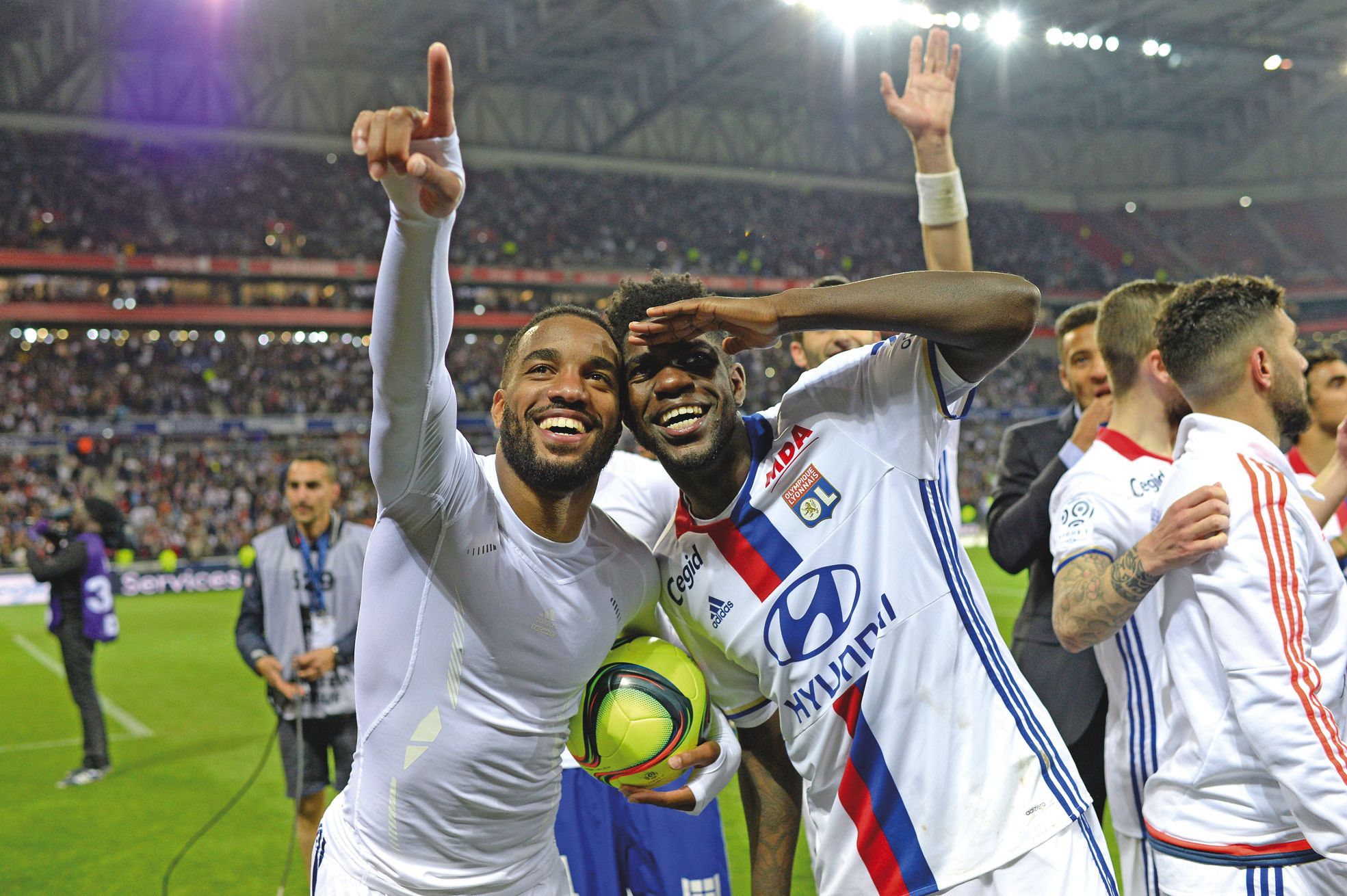 Lyon, hier. Lacazette (auteur d'un triplé) et Umtiti peuvent jubiler. Avec cette victoire, les Lyonnais devraient retrouver une compétition où ils ont souvent brillé au milieu des années 2000.