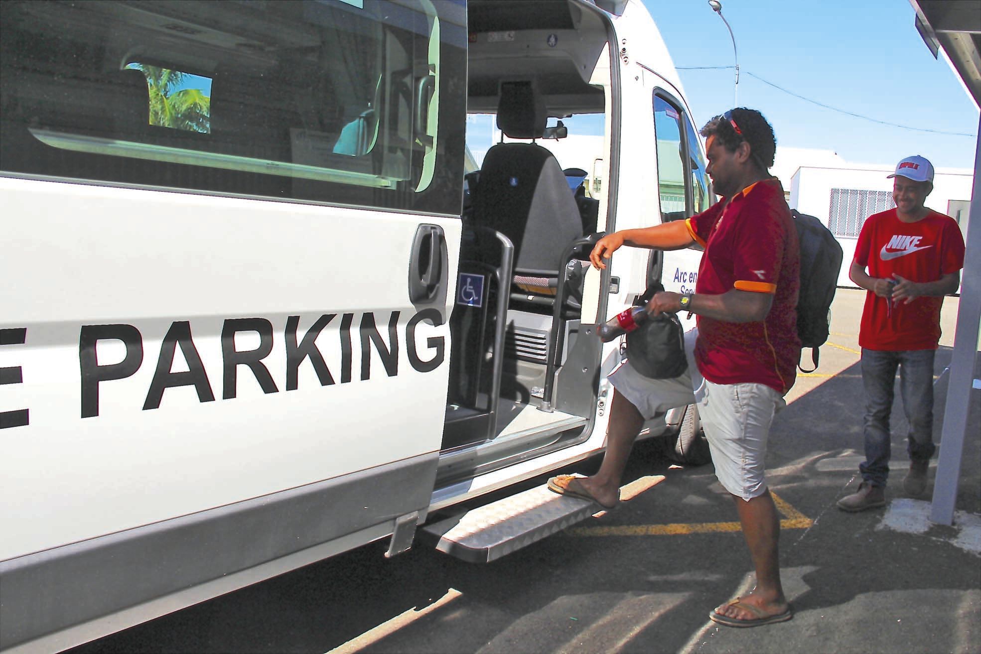 Magenta, vendredi 6 mai. Certains voyageurs ont testé le service de navettes, depuis le parking surveillé situé derrière le stade Numa-Daly. Pendant le pont, un maximum de 46 places étaient occupées sur les 116 disponibles.