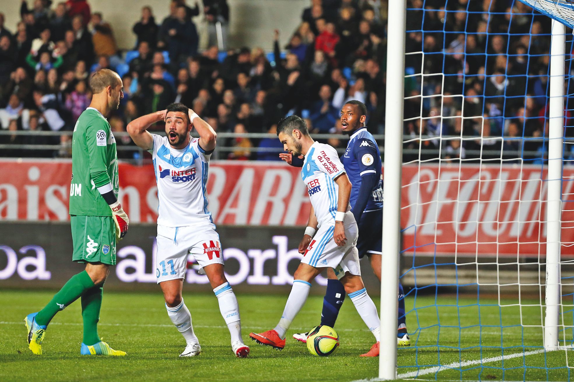 Troyes, dimanche. L'OM finit tristement sa saison sur un nul (1-1) chez la lanterne rouge, Troyes. Romain Alessandrini (au centre) et les Phocéens terminent 13e du championnat.