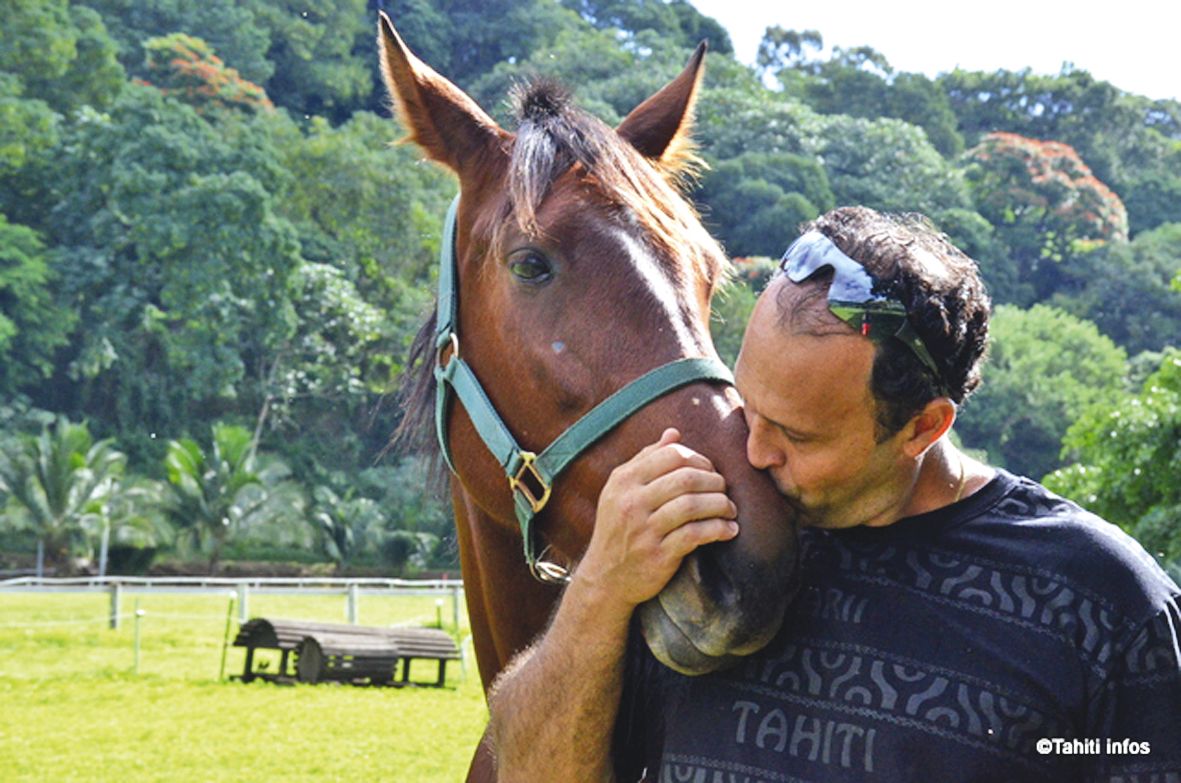 Passionné de course et grand amoureux des chevaux,  Tamatoa Lotte a commencé à driver à l'âge de 11 ans