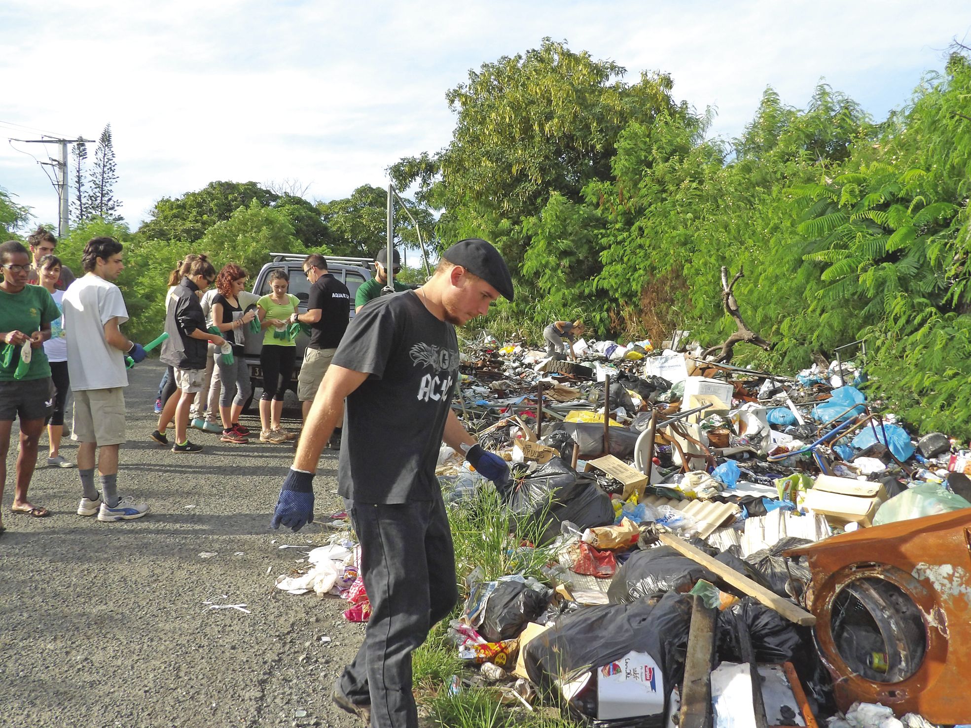 Abords du Camp-Est, le 4 juin. Nouville n'a pas été choisi par hasard : le quartier combine  un intérêt écologique, avec présence de la mer et de la forêt sèche, et un intérêt touristique.