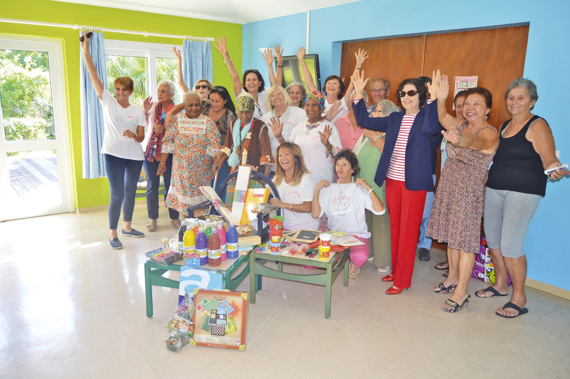 Aux Cerisiers bleus, le jeudi 9 juin. Après-midi chargée, hier. Une partie du groupe a offert du matériel à une association qui organise des ateliers pour les personnes atteintes de la maladie d'Alzheimer. Elles se sont ensuite rendues à la Côte-Blanche p