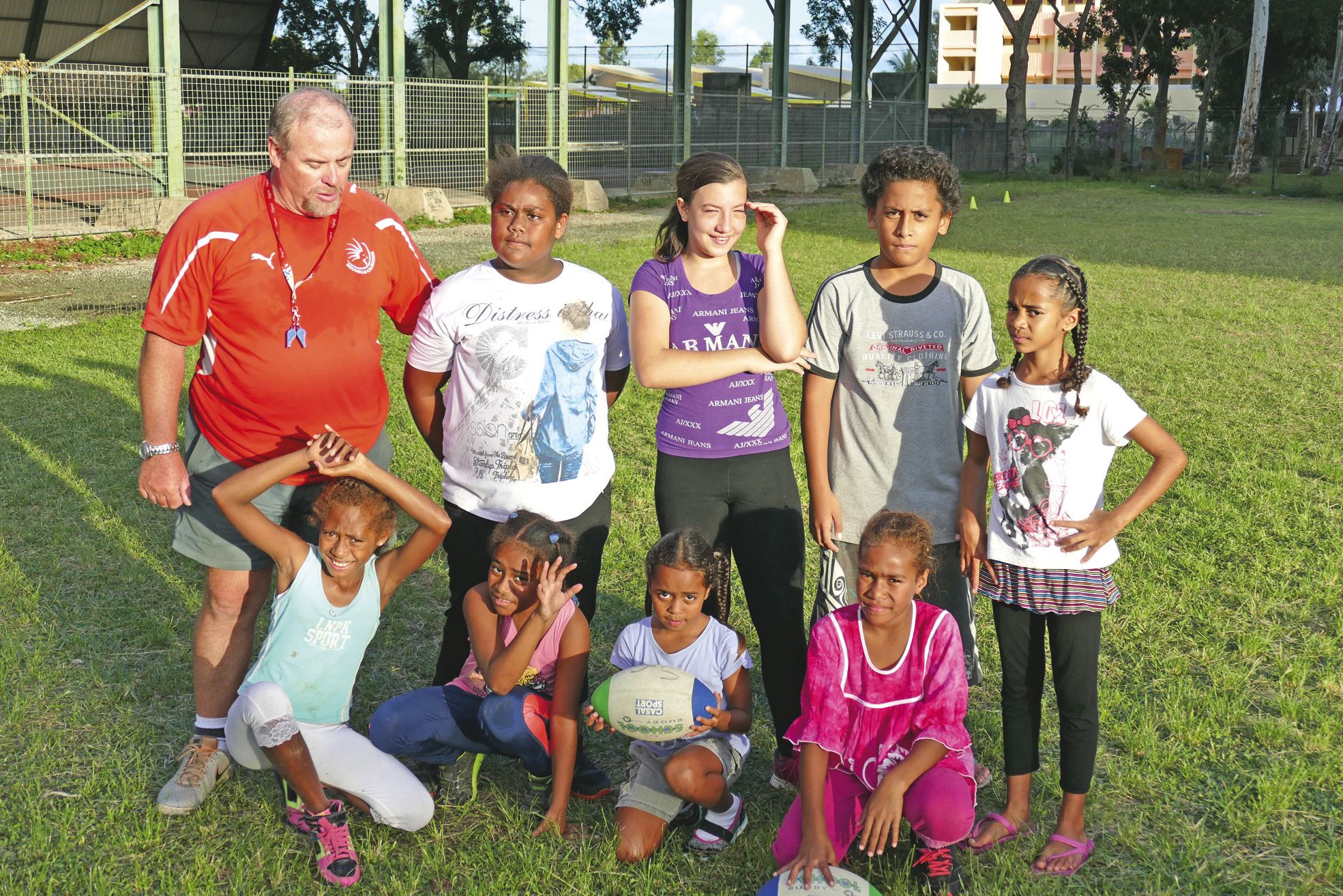 Magenta, le 8 juin. Le mercredi, le vendredi et le samedi, on travaille les attitudes, rugbystiques et autres. Pour la traditionnelle photo d'équipe, il faudra encore quelques répétitions avant d'atteindre l'unité parfaite. Mais y en a-t-il vraiment besoi