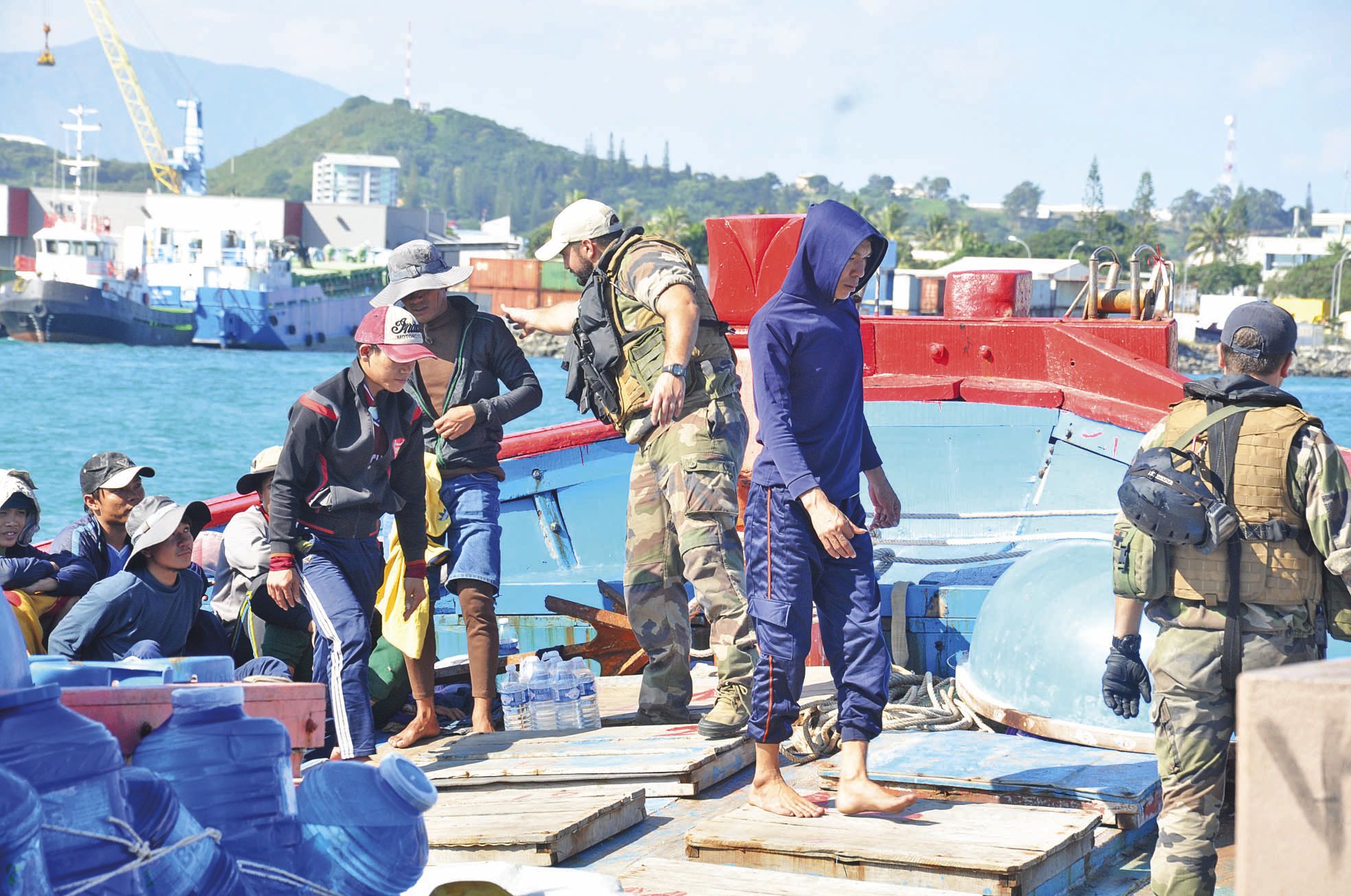 Nouméa, samedi 25 juin. En arrivant sous escorte des patrouilleurs La Glorieuse et La Moqueuse, le capitaine  ne s'attendait pas à être présenté devant le tribunal. Encore moins à partir pour trois semaines en prison.