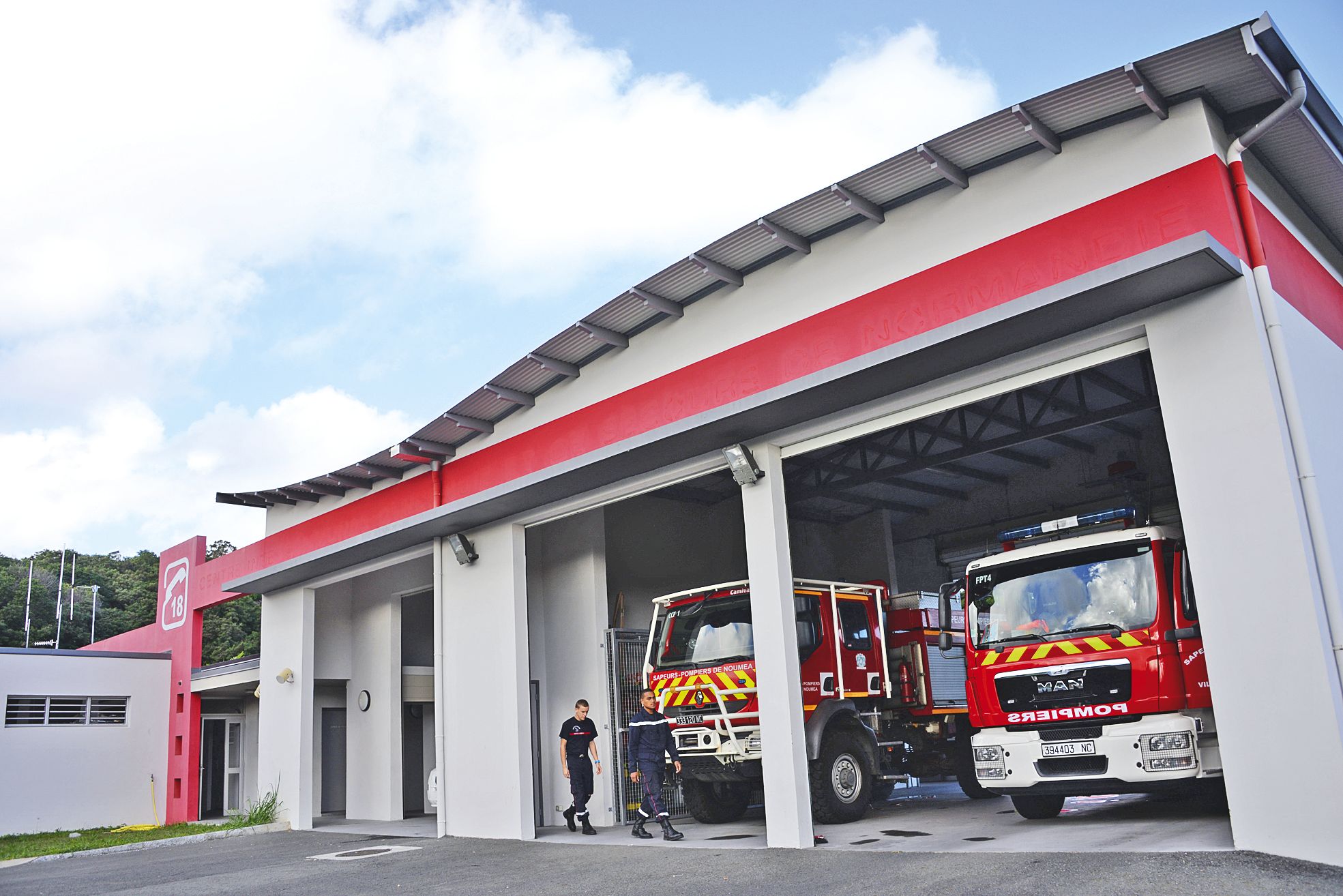 Jeudi 30 juin, caserne de Normandie. C'est dans ces locaux que les pompiers vont travailler. Quand ils seront d'astreinte la nuit, ils seront logés dans l'extension en structures modulaires (en vignette), livrée il y a deux mois.