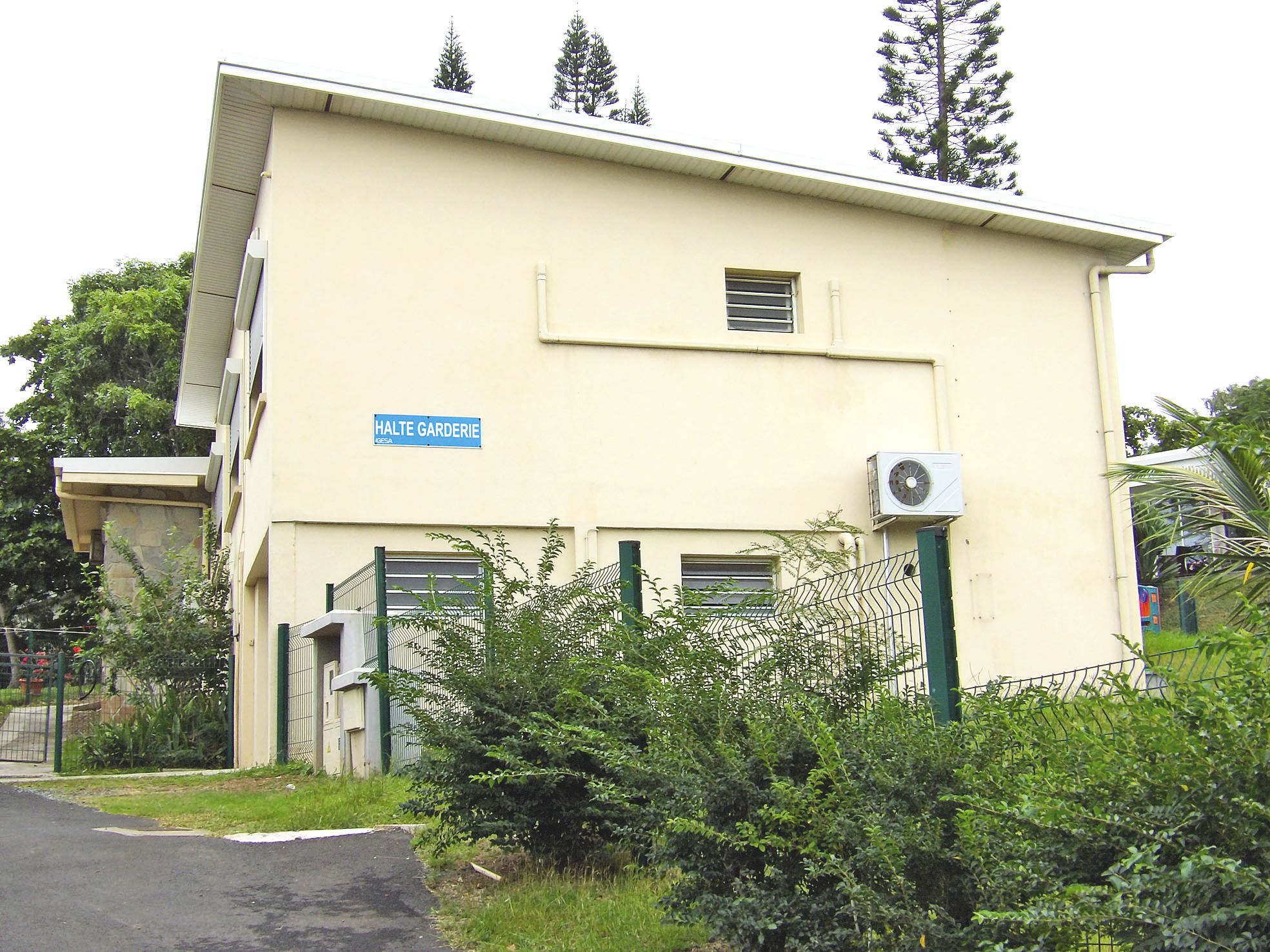 Une ancienne villa dédiée au personnel militaire a été transformée pour accueillir L'îlot rêve.