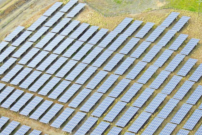 L’électricité solaire est non seulement propre, mais de plus en plus bon marché.