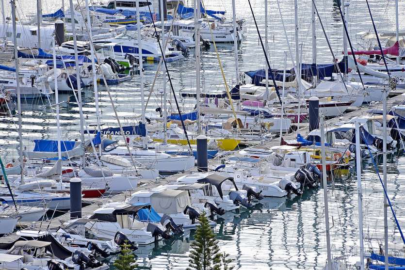 De nombreux hublots et portes de navires ont été détruits afin que les prévenus puissent pénétrer à l’intérieur. Photo Archives LNC