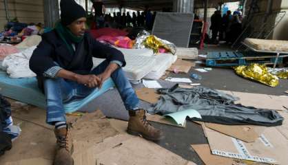 Migrants: nouvelle évacuation d'un campement à Paris