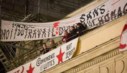 Les intermittents du spectacle évacués du théâtre de l'Odéon à Paris