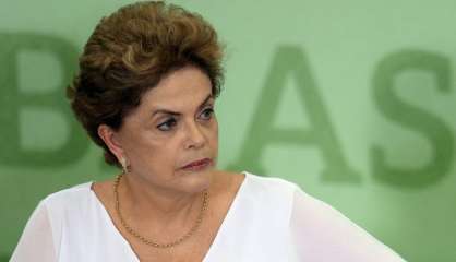 Brésil: La défense de Rousseff ferraille contre une destitution 