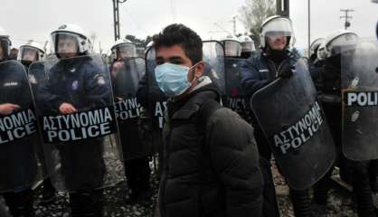 Migrants: la police macédonienne tire des gaz lacrymogènes à Idomeni