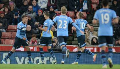 Angleterre: Tottenham gagne à Stoke et croit encore au titre