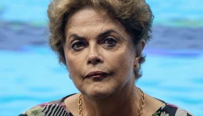 Brésil: une semaine cruciale s'ouvre pour Dilma Rousseff 