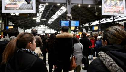 SNCF: 23,9% de grévistes selon la direction, 50% selon les syndicats