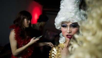 Chine: sur une scène de Shanghai, des travestis défient les pressions sociales