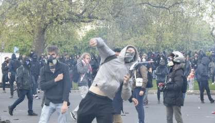 Loi travail: un policier grièvement blessé, 15.000 manifestants à Paris, selon la police 