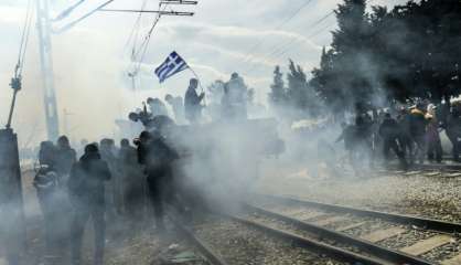 Idomeni: gaz lacrymogènes et grenades assourdissantes contre des migrants