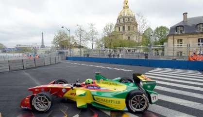 Formule électrique: victoire du Brésilien di Grassi au 1er ePrix de Paris 