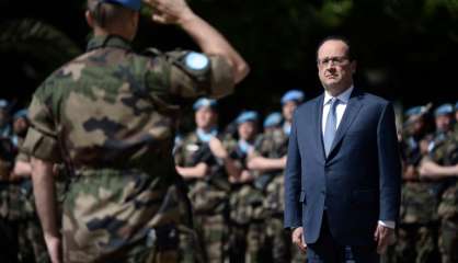 Hollande achève sa visite au Liban dans un camp de réfugiés syriens