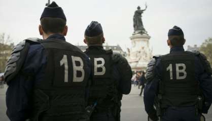 Nuit debout: incidents place de la République, un véhicule de police incendié