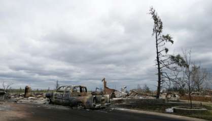 Les feux brûlent encore à Fort McMurray, sans production de pétrole avant des jours