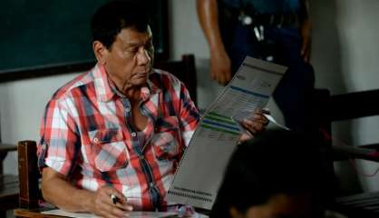 Présidentielle philippine: Duterte en tête selon les médias