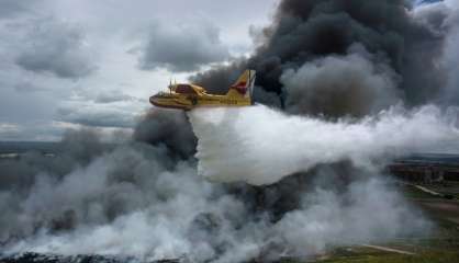 Espagne: incendie d'une gigantesque décharge de pneus, des milliers évacués