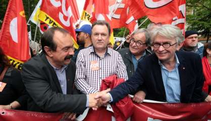 Plusieurs centaines de personnes au départ du cortège parisien contre la loi travail