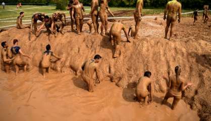 4e édition du Mud Day Paris: 25.000 coureurs dans la boue jusqu'au bout