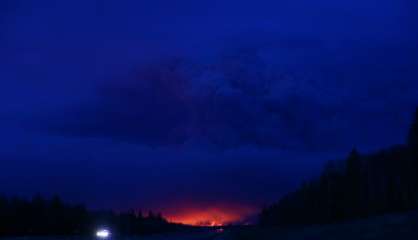 Canada: Fort McMurray interdite pour longtemps, pont aérien en cours