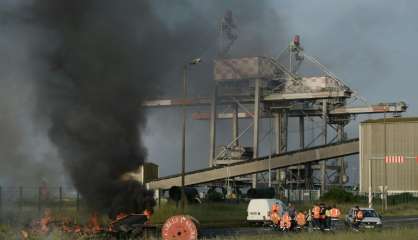 Loi travail: opérations escargot, barrages filtrants, raffineries bloquées 