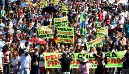 Viol collectif à Rio: le commissaire remplacé après son interrogatoire contesté