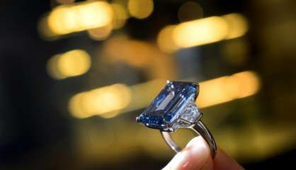 Le diamant bleu Oppenheimer adjugé à un prix record de 50,6 M de dollars 