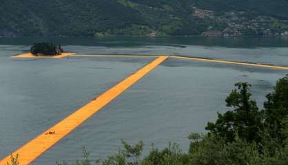 Christo invite le public à marcher sur l'eau en Italie