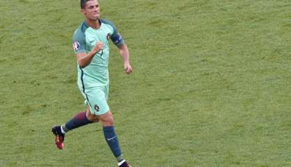 Euro-2016: Cristiano Ronaldo, premier joueur à marquer dans quatre Euros