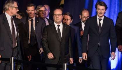 Hollande au congrès des maires: le temps des cadeaux, souligne la presse 