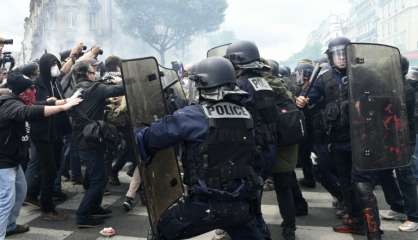 Loi travail: affrontements entre policiers et plusieurs centaines de personnes encagoulées, 13 interpellations