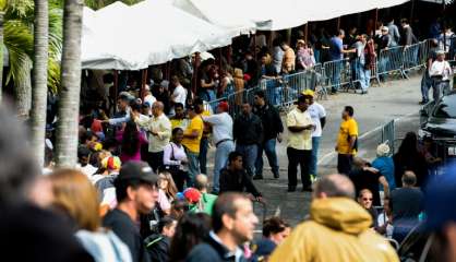 Des Vénézuéliens en masse pour faire avancer le référendum anti-Maduro