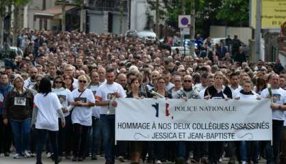 Marche blanche en hommage au policier et sa compagne tués