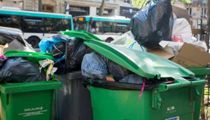 Grève des éboueurs à Paris : grand nettoyage in extremis avant l'Euro